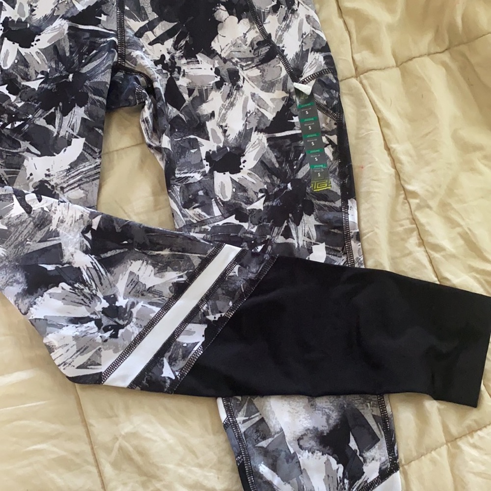 NWT workout leggings - Picture 3 of 5